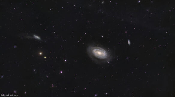 NGC4725